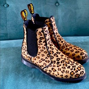 EXCELLENT CONDITION Dr. Marten Chelsea boot
